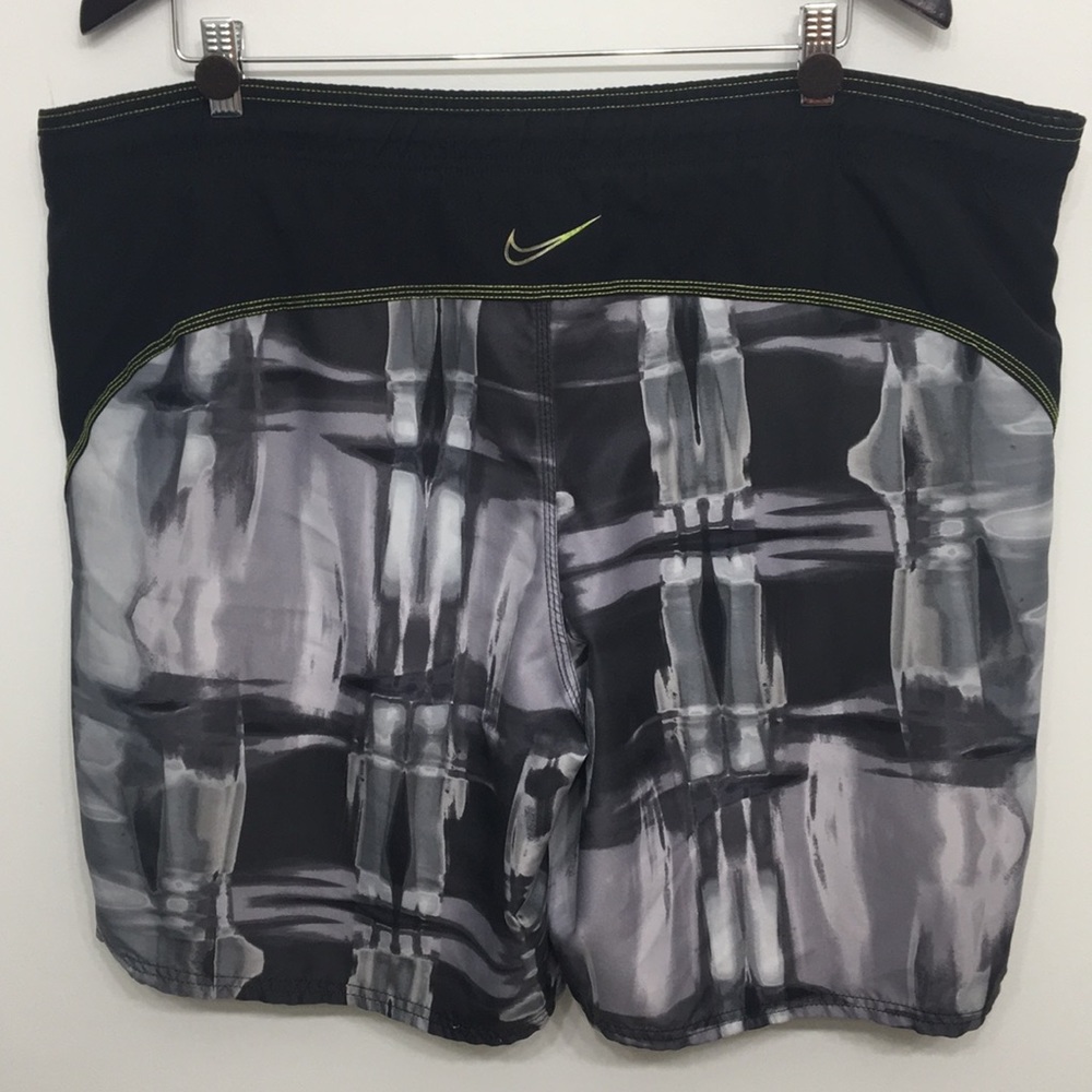 Nike Black Printed Shorts Size XL
